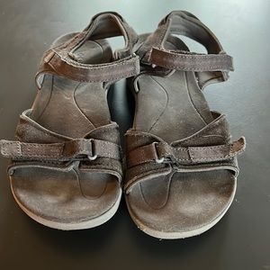 Columbia size 8 sandal
